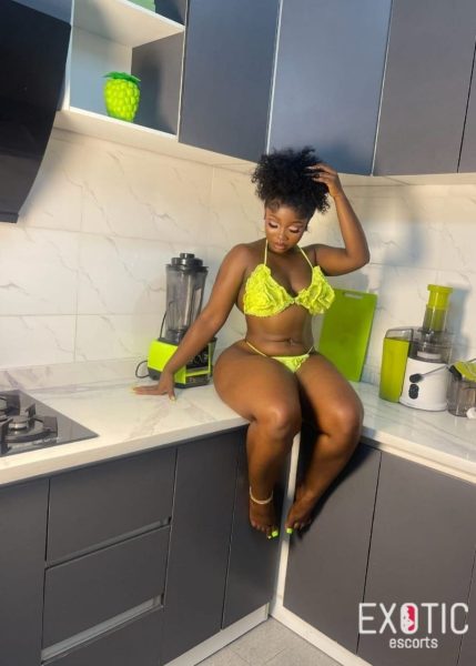 Neema, escort in Conakry, Africa (photo 2)